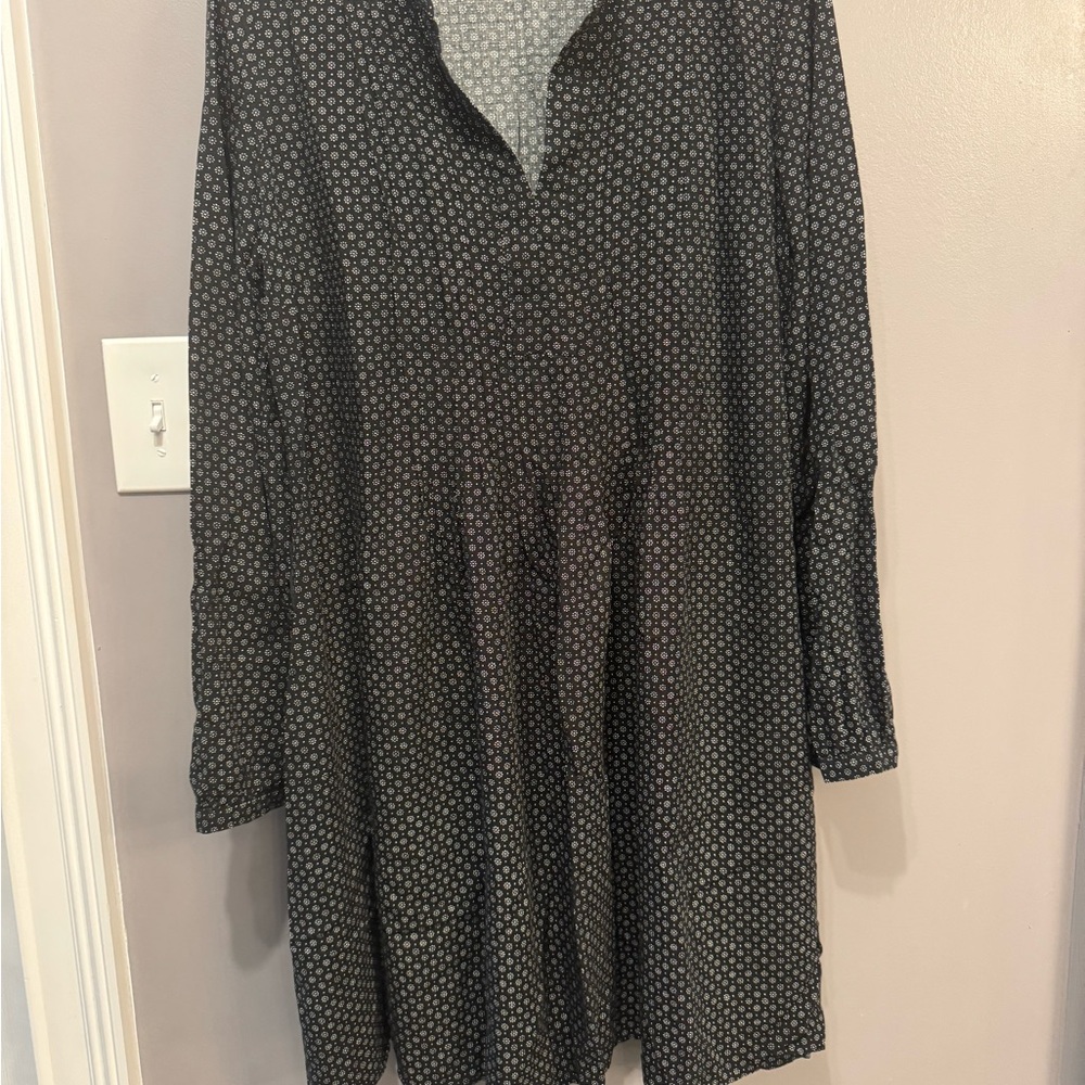 Old Navy Black and Gray Long Sleeve Dress